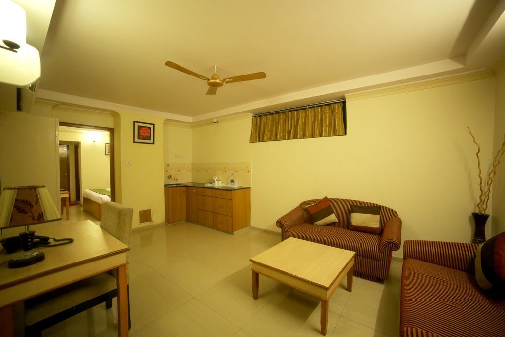 Treebo Trend Woodsvilla Suites Bapu Nagar Jaipur Exteriör bild